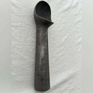The Pampered Chef vintage ice cream scoop aluminum w/ liquid filled handle
